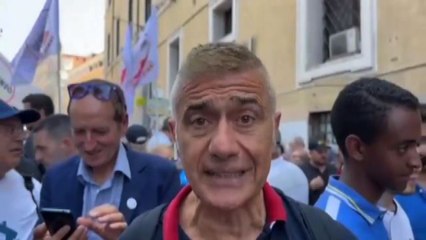 Pecoraro Scanio al corteo M5s: "Conte guidi alternativa alle destre"