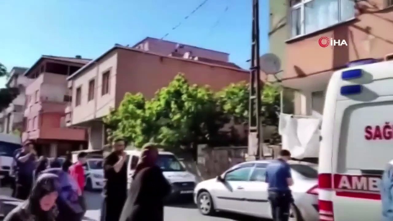 Il pensait que "la personne qui lui mordait l'oreille" avait tué quelqu'un d'autre qui lui ressemblait... Ces moments sont filmés