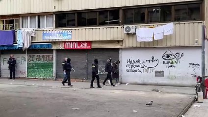 Los Mossos efectúan un registro en La Mina el 29 de marzo de 2022