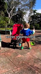 Menino de São José dos Campos que adora 'uma faxina' faz sucesso na internet