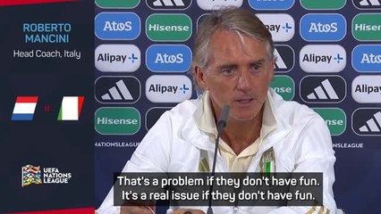 Video herunterladen: 'It's a problem' - Mancini confused by Italy players no longer having fun