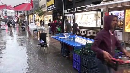 Bandırma'da cadde ve sokaklar göle döndü