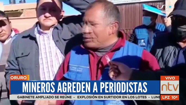 Mineros agreden a periodistas