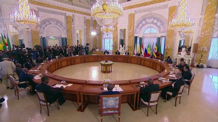 Putin se diz disposto a negociar, mas apenas ‘com quem deseja a paz’