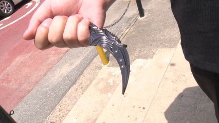 "장난감이라고?"...실물 같은 모형 칼에 안전은 뒷전 / YTN