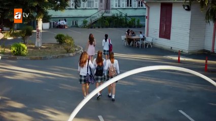 171-Huerfanas (Kirgin Cicekler), en español