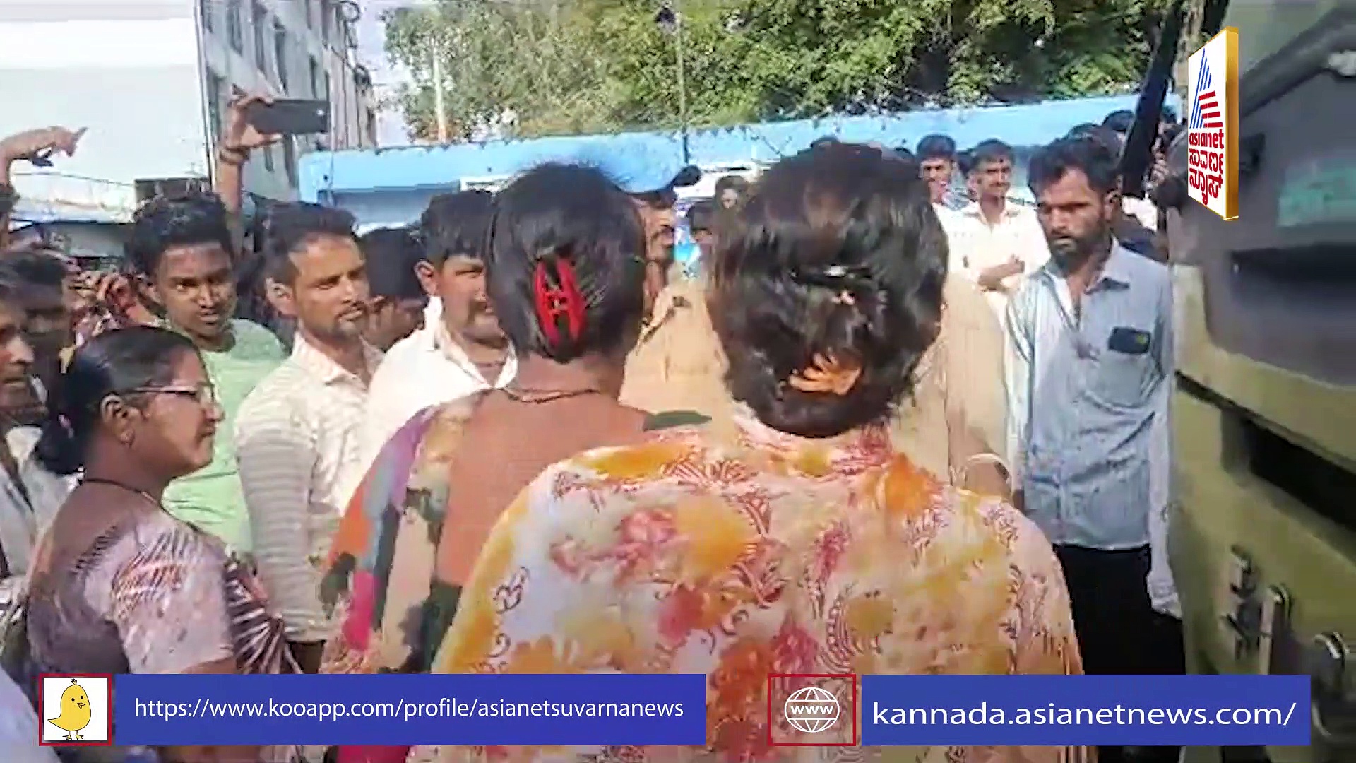 ನಾವೂ ಕಾಂಗ್ರೆಸ್‌ಗೆ ಮತ ಹಾಕಿದ್ದೇವೆ, ಬಸ್ ಯಾಕೆ ನಿಲ್ಲಿಸಲ್ಲ: ರಸ್ತೆಯಲ್ಲಿ ಮಂಗಳಮುಖಿಯರ ರಂಪಾಟ