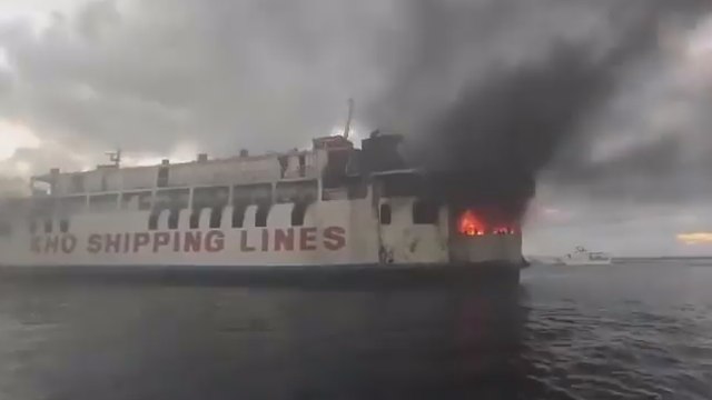 Yolcu gemisinde yangın: Açık denizde panik çıktı