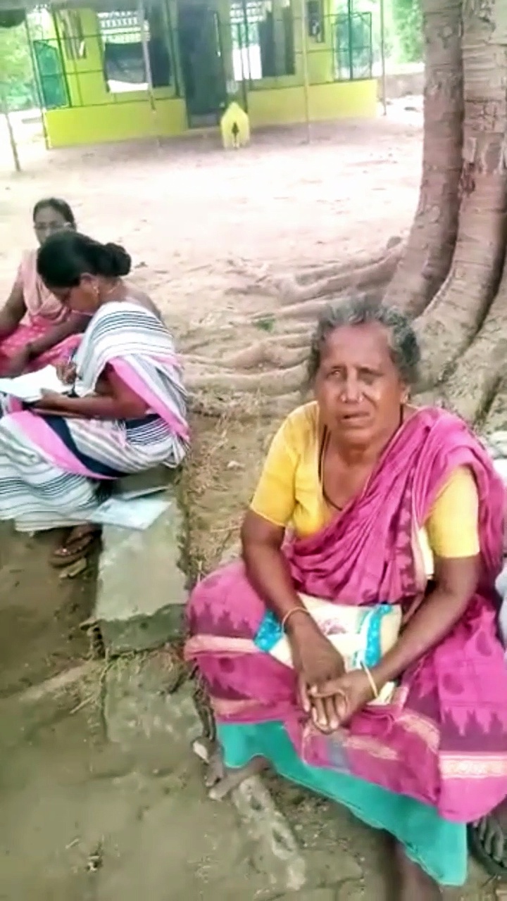 100 நாள் வேலை அட்டை பதிவு செய்ய 5 ரூபாய் லஞ்சம் வாங்கிய பொறுப்பாளர் - வைரல் வீடியோ