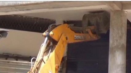 चित्रकूट: शहर की इस इमारत पर चला बाबा का बुलडोजर, किया धराशायी