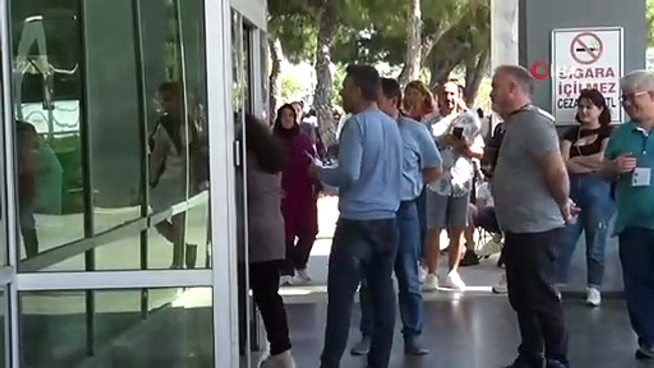 Encore la même vue ! Les candidats en retard à l'AYT ne sont pas emmenés à l'examen.