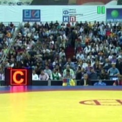 Tchad : un champion de lutte à l'abandon retourne travailler la terre pour survivre