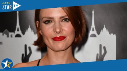 Elodie Frégé superbe dans un body au décolleté plongeant et hypnotique, apparition très remarquée