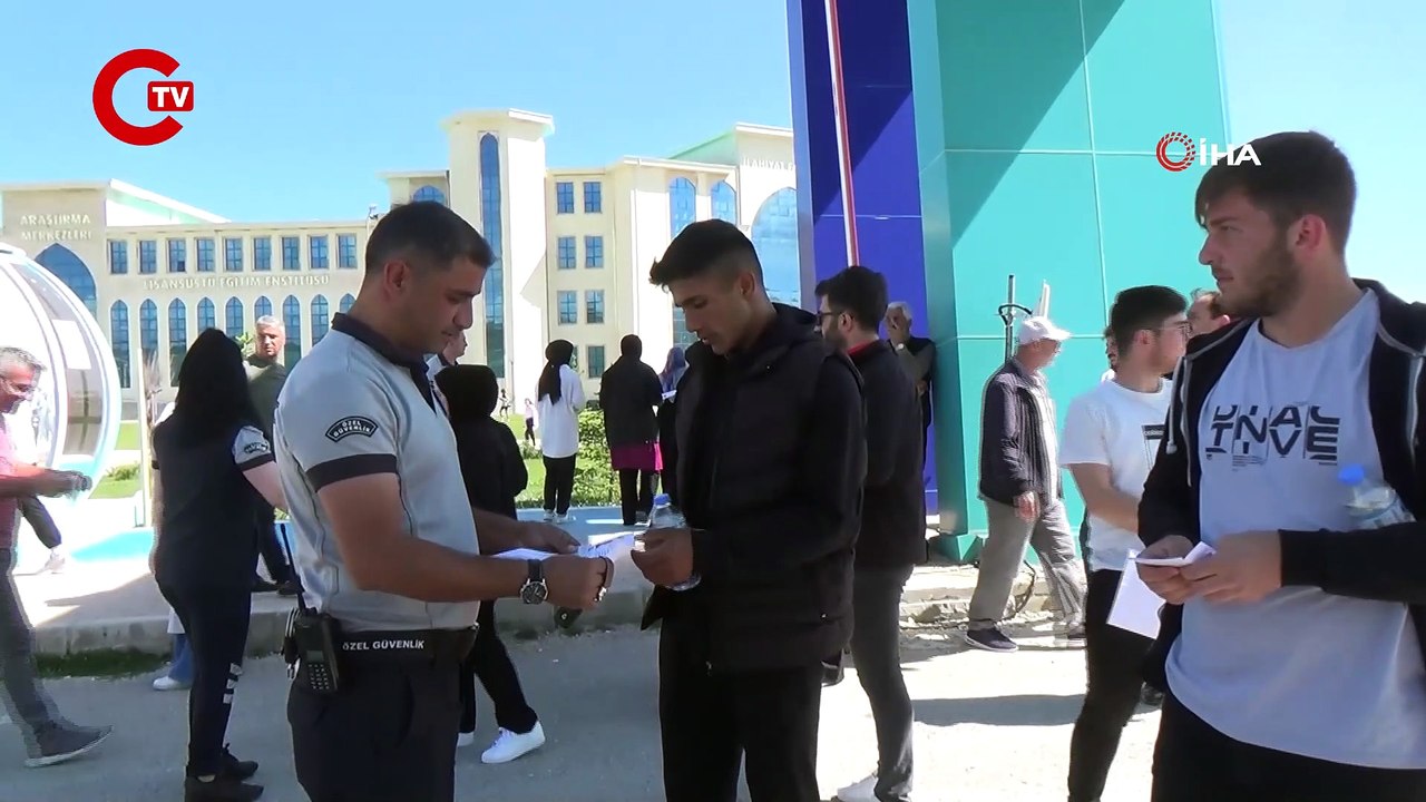 62 yaşındaki baba 19 yaşındaki oğluyla birlikte sınava girdi