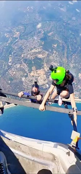 Adventurous daredevils jump in thrilling skydiving adventure