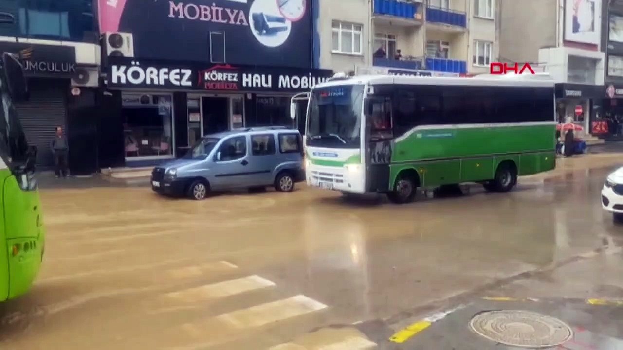 Une averse a paralysé la vie à Izmit ! Le ruisseau a débordé, les rues ont été inondées