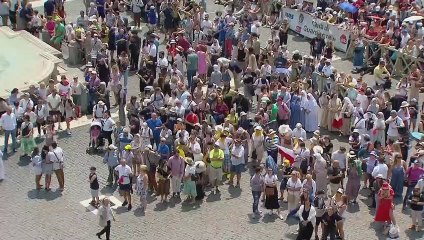 Papa reaparece na oração do Angelus