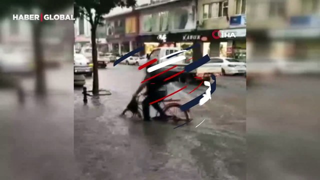 Yağmurlu havada bisikletinin hazin sonu gündem oldu: Böyle çakıldı