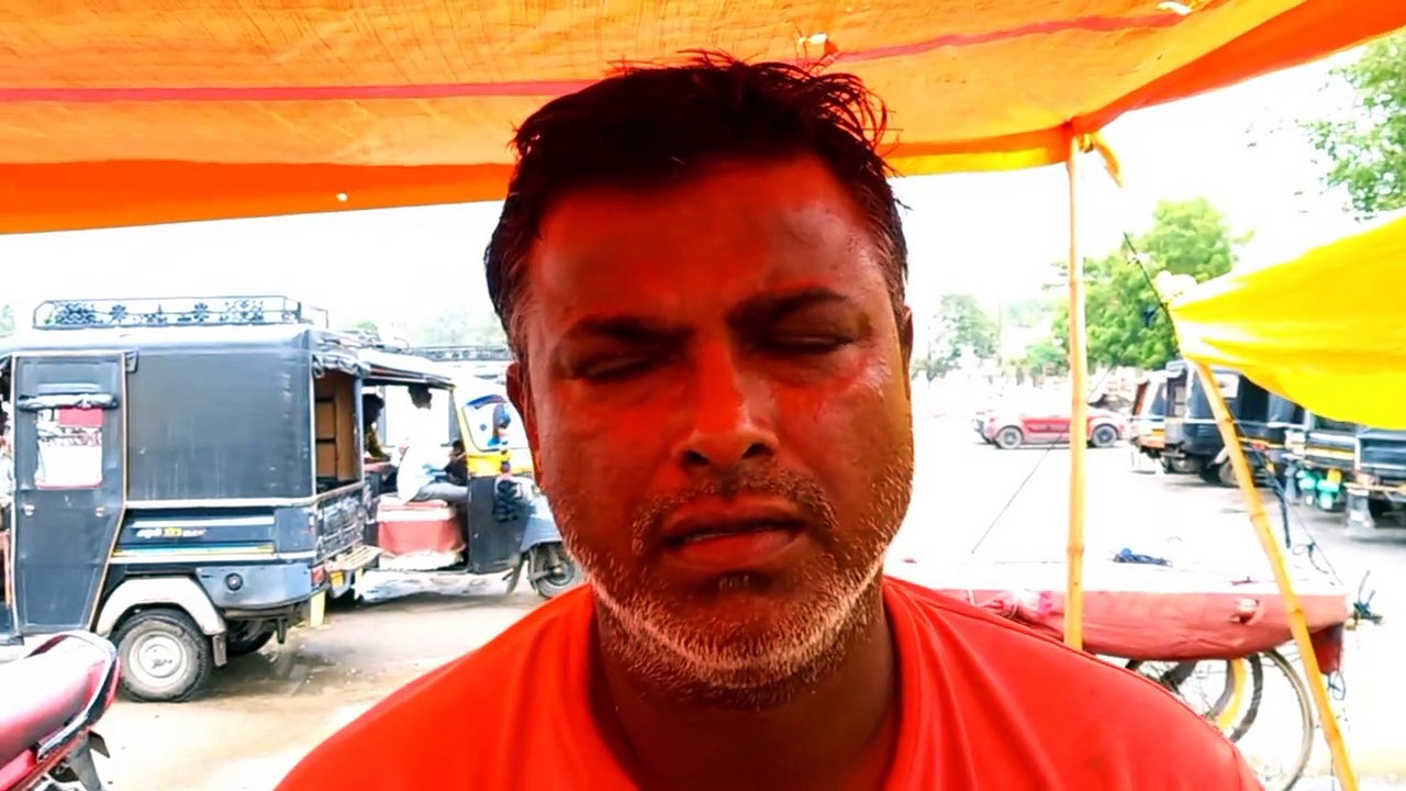 अदरक, मिर्ची तीखी नीबू भी दांत कर रहा खट्टे
