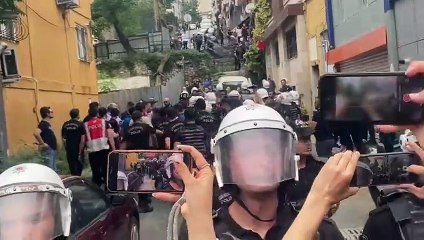 Hem yasağı del hem çığırtkanlık yap! LGBT yasası şart oldu