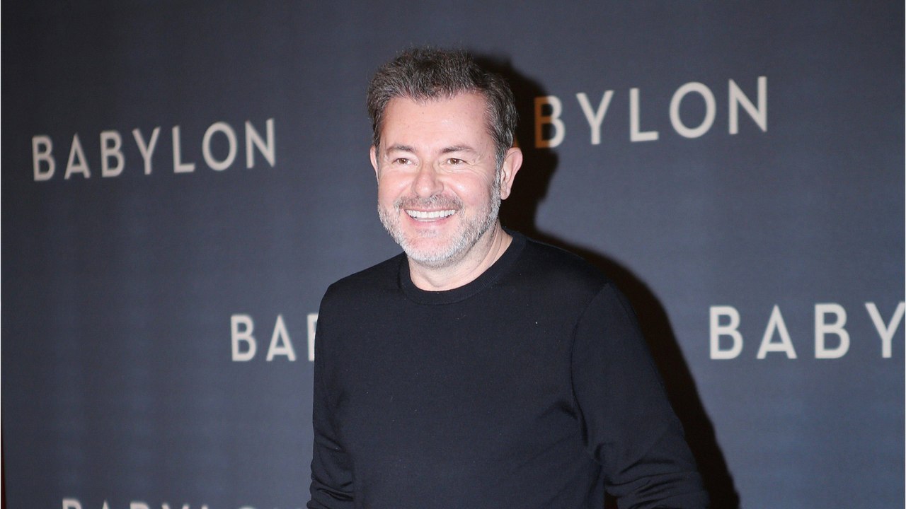 GALA VIDEO - Jérôme Anthony surprend : l’animateur de M6 reprend une chanson culte… Écoutez !
