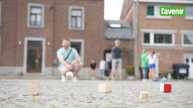 Rhisnes: un tournoi de pétanque avec des boules carrées