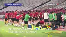 Erick Thohir Beri Arahan Timnas Indonesia Sebelum Latihan di GBK