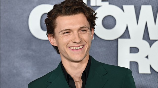 Voici - Tom Holland : comment le tournage de la série The Crowded Room a affecté son couple avec Zendaya