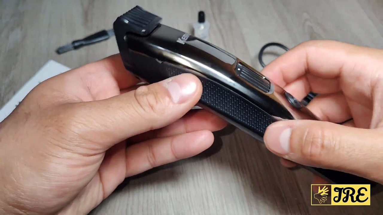 Kemei KM302S Adjustable Rechargeable Beard Hair Trimmer (Review)