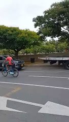 Con carro y escolta oficiales se pasea Daniel Mendoza, el nuevo mejor amigo de Quintero, por Medellín