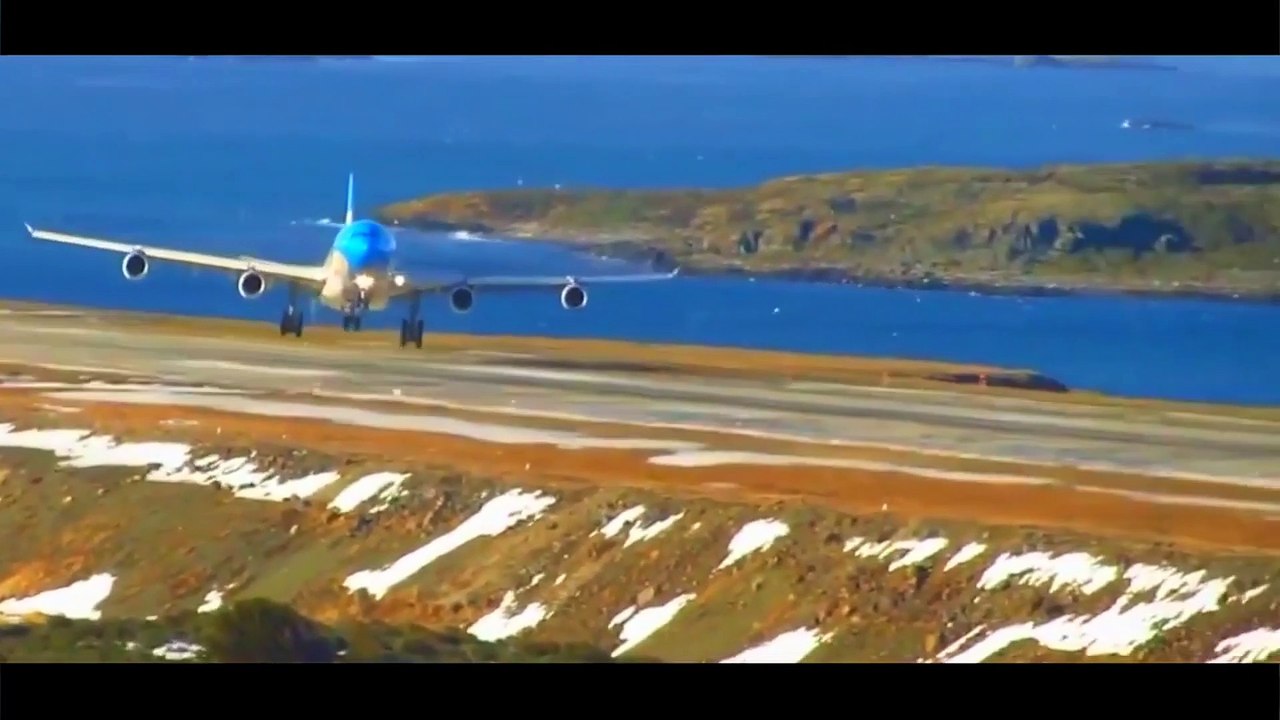 Boeing 747 And Airbus A-380 - Dangerous Landing On Strong Cross Wind