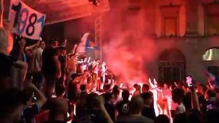 La festa dei tifosi del Lecco dopo la promozione in serie B