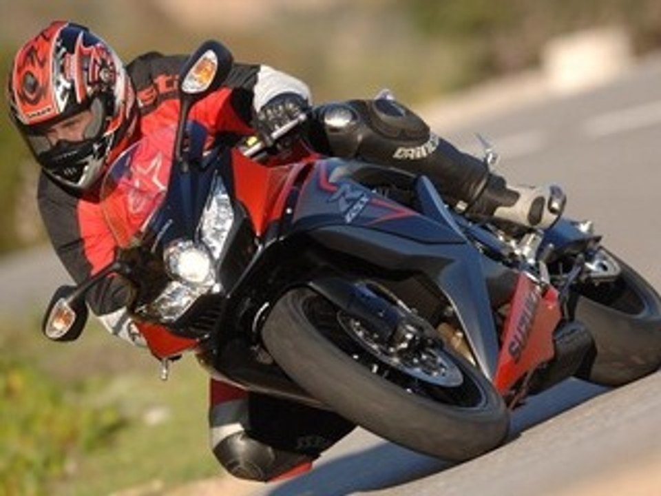 Une Suzuki Gsx-r 750 plutôt corsée ( moto journal )