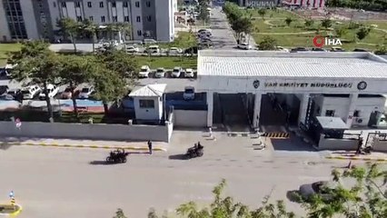 Van'da YKS'ye yetişmeye çalışan 22 öğrenciye polis yardımcı oldu