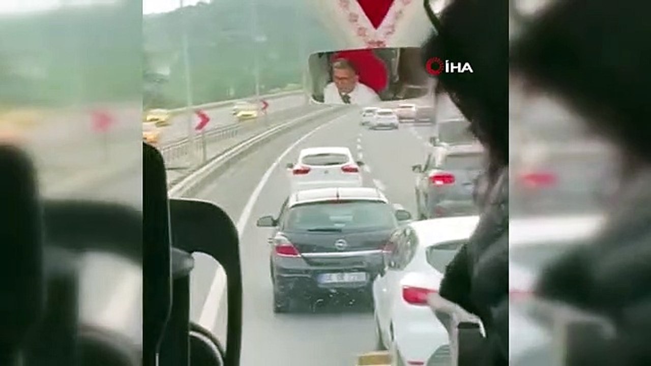 Trafikte Tehlike Saçan Düğün Konvoyu Cep Telefonu Kamerasında