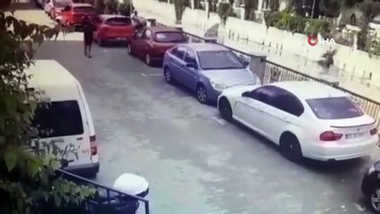 Denize giren voleybolcuların çantasını çalan hırsızlar kamerada