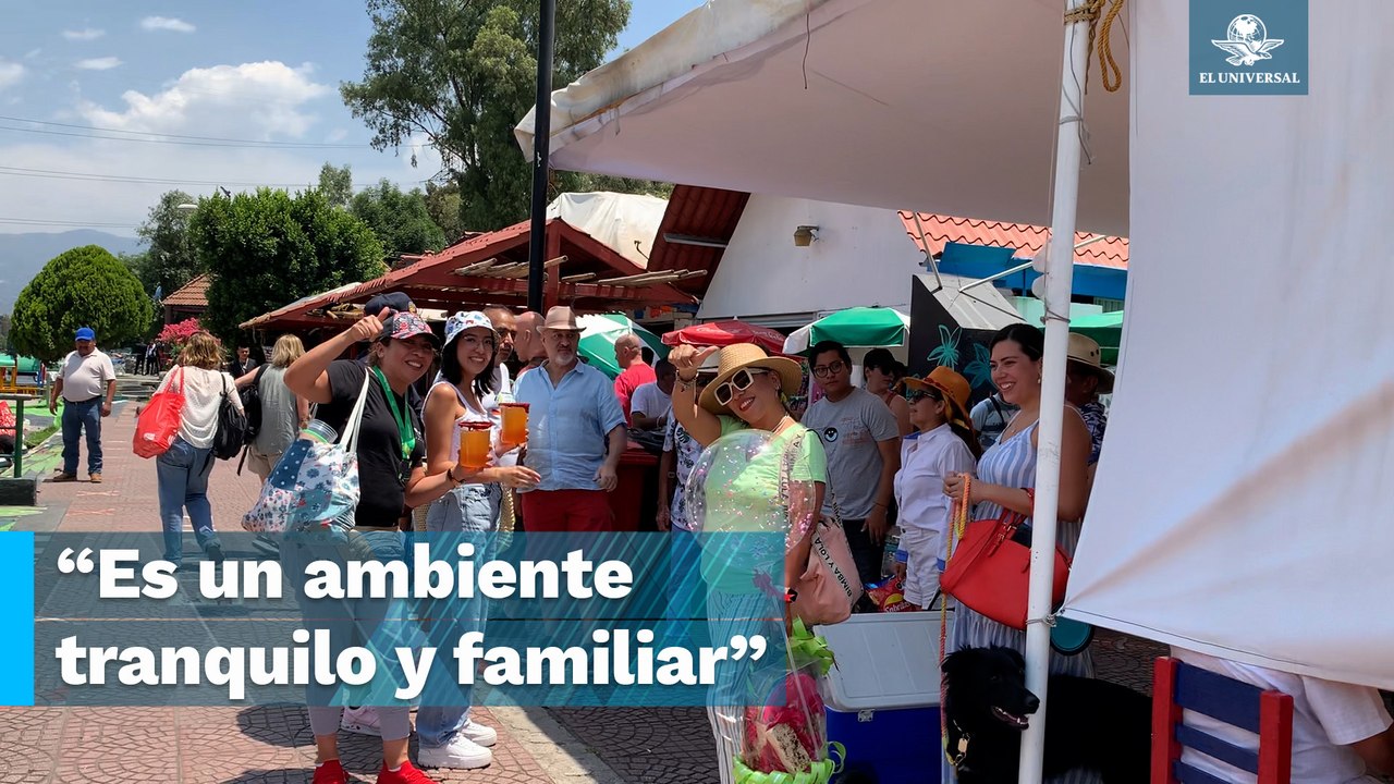 Pasan un día muy "padre" festejando en las trajineras de Xochimilco