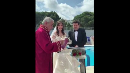 L'acteur İlker Aksum a épousé sa petite amie de 2 ans