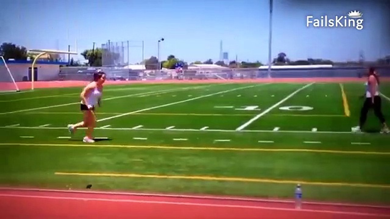 Girls OOOPS embarrassing moments and Fails -