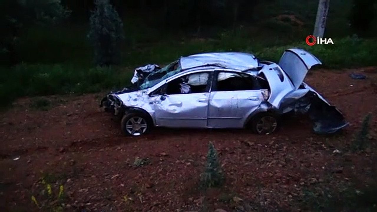 La voiture avec un pneu crevé s'est renversée dans la palissade： 5 blessés