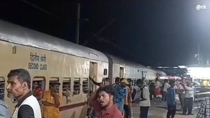 जमुई: चलती गाड़ी में महिला की हुई मौत, घंटो रुकी रही ट्रेन