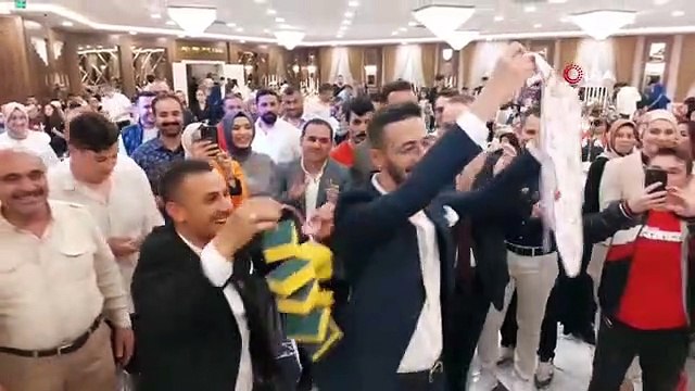 Gelin, karaciğer nakli olan dayısını düğün günü hastanede ziyaret etti