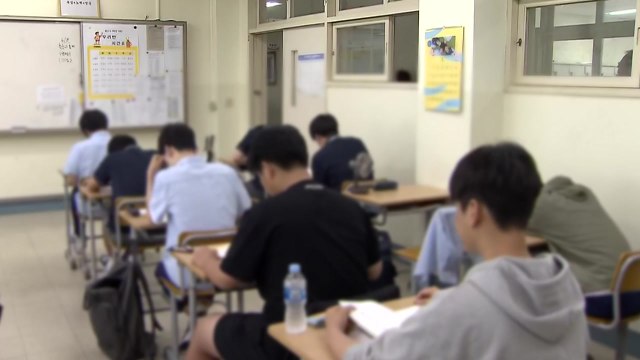 [더뉴스] 윤 대통령 수능 발언 후폭풍... 대통령이 남탓 vs 비난 위한 비난 / YTN