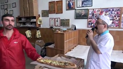 Pide Ustası Her Pazar Müşterilerine Türk Sanat Müziği Konseri Veriyor