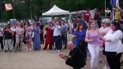 Edirne'de onlarca kişi aynı anda lavanta tarlasında halay çekti, oyun oynadı