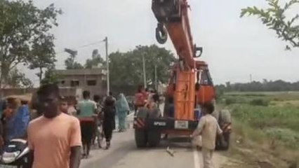 सीतामढ़ी: क्रेन का ब्रेक फेल होने से चपेट में आए 2 की मौत, बिलख बिलख रोते परिजन