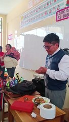 Profesor peruano se emociona al recibir regalos por el 'Día del Padre'