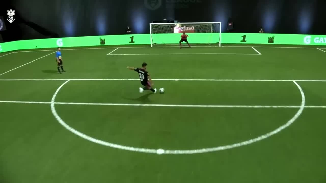 Le treta de Casillas para pararle el penalti al Kun