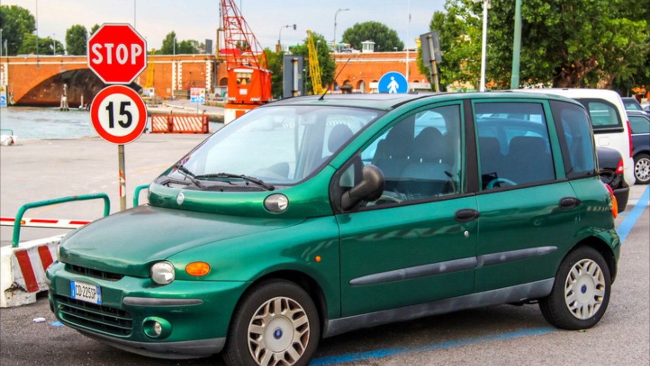 Nachbar beschwert sich über zu hässliches auto