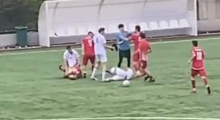 Bayrampaşa'da amatör futbol maçında kavga çıktı